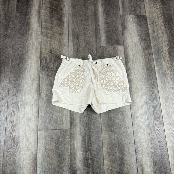 Da-Nang Cream Silk Shorts‎ - Picture 1 of 15
